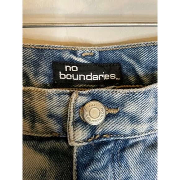 No Boundaries | Regular/Light Acid Wash Bootcut Jean Size Junior 11 Y2K 2000s - Picture 3 of 4